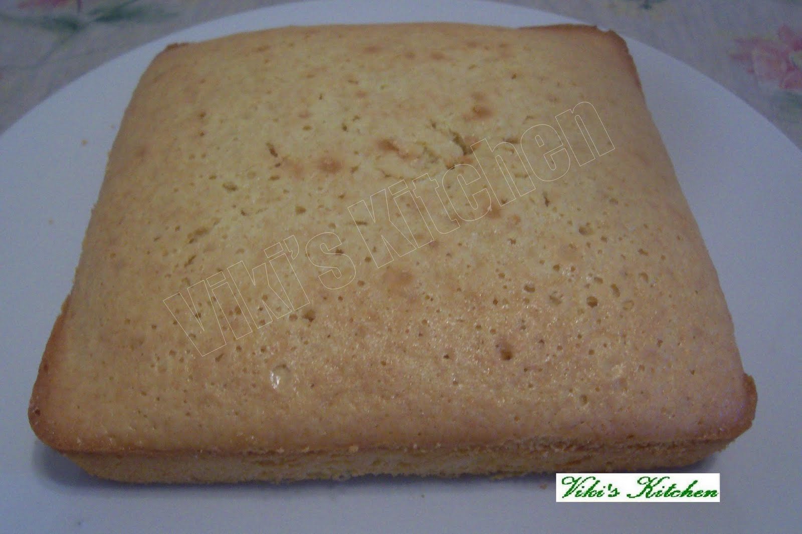 Plain vanilla cake baked and allowed to cool before slicing.