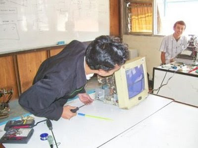 Computer monitor repair by attendant