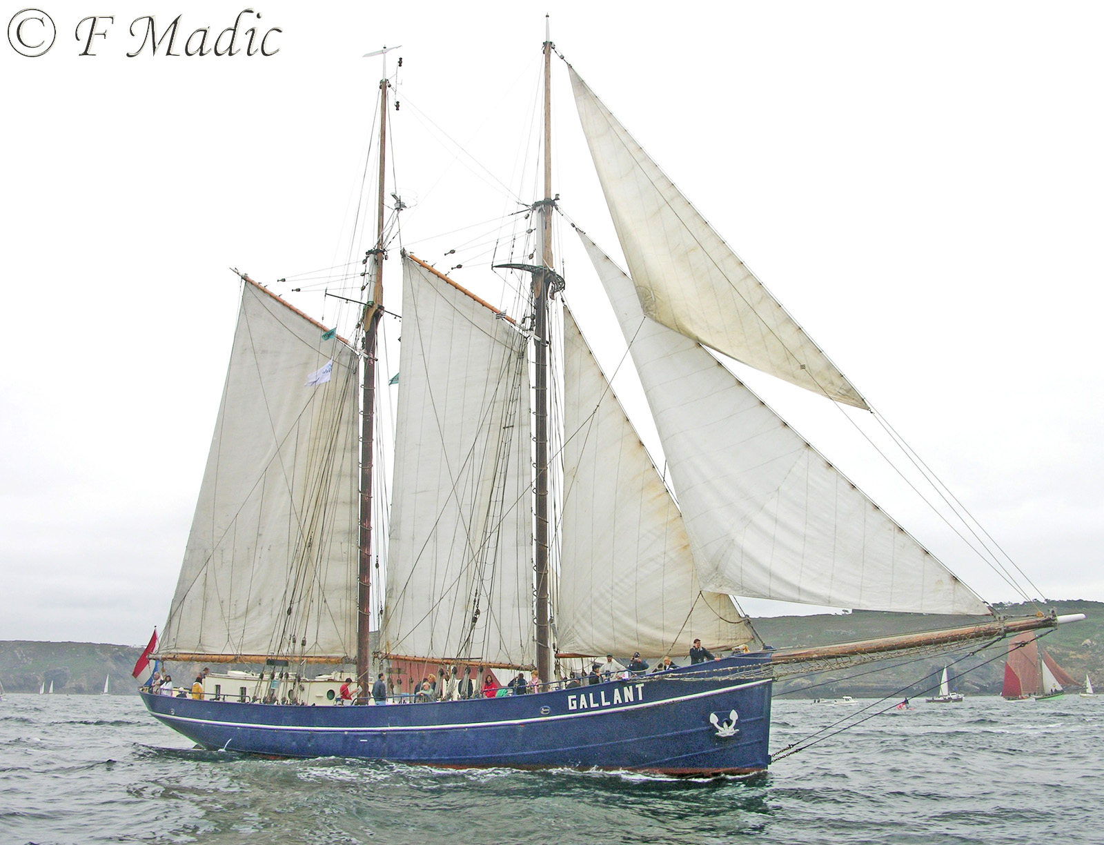 Voiliers à 2 mâts (voiles auriques ou carrées) DE GALLANT