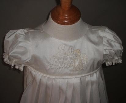 [Angel_unisex_gown_close__up.JPG]