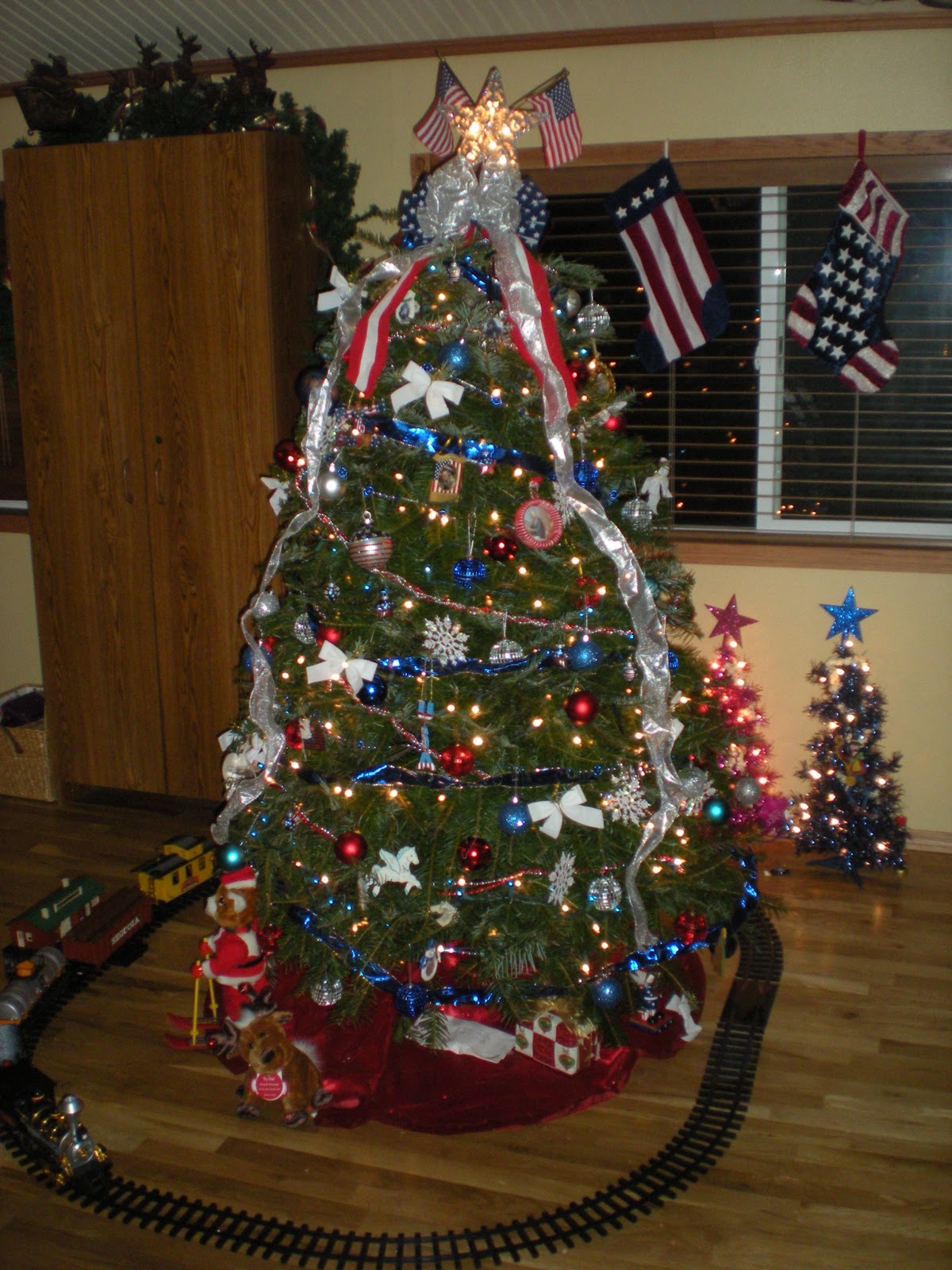 Homestead Wannabes: A Patriotic Christmas