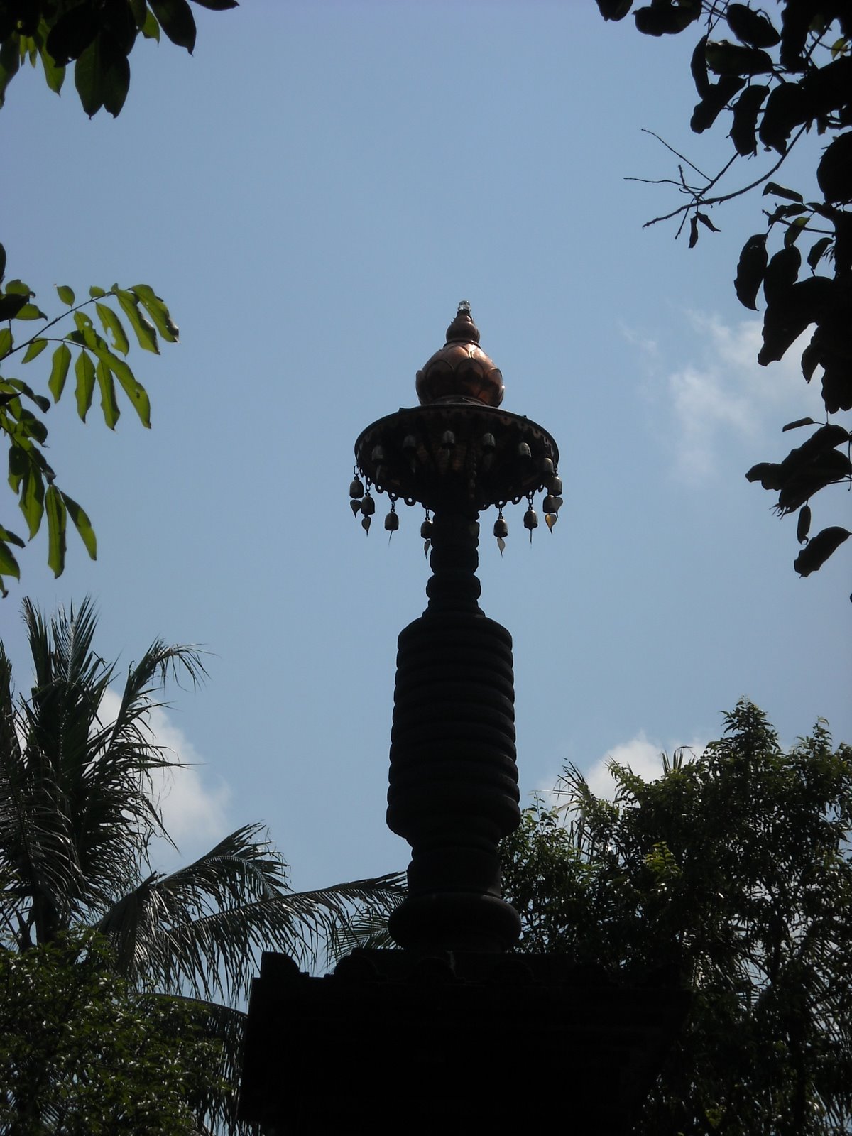 [Buddhist+temple+near+Borobudur+011.jpg]