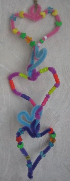 [Maggie's+Pipe+Cleaner+Hearts.jpg]