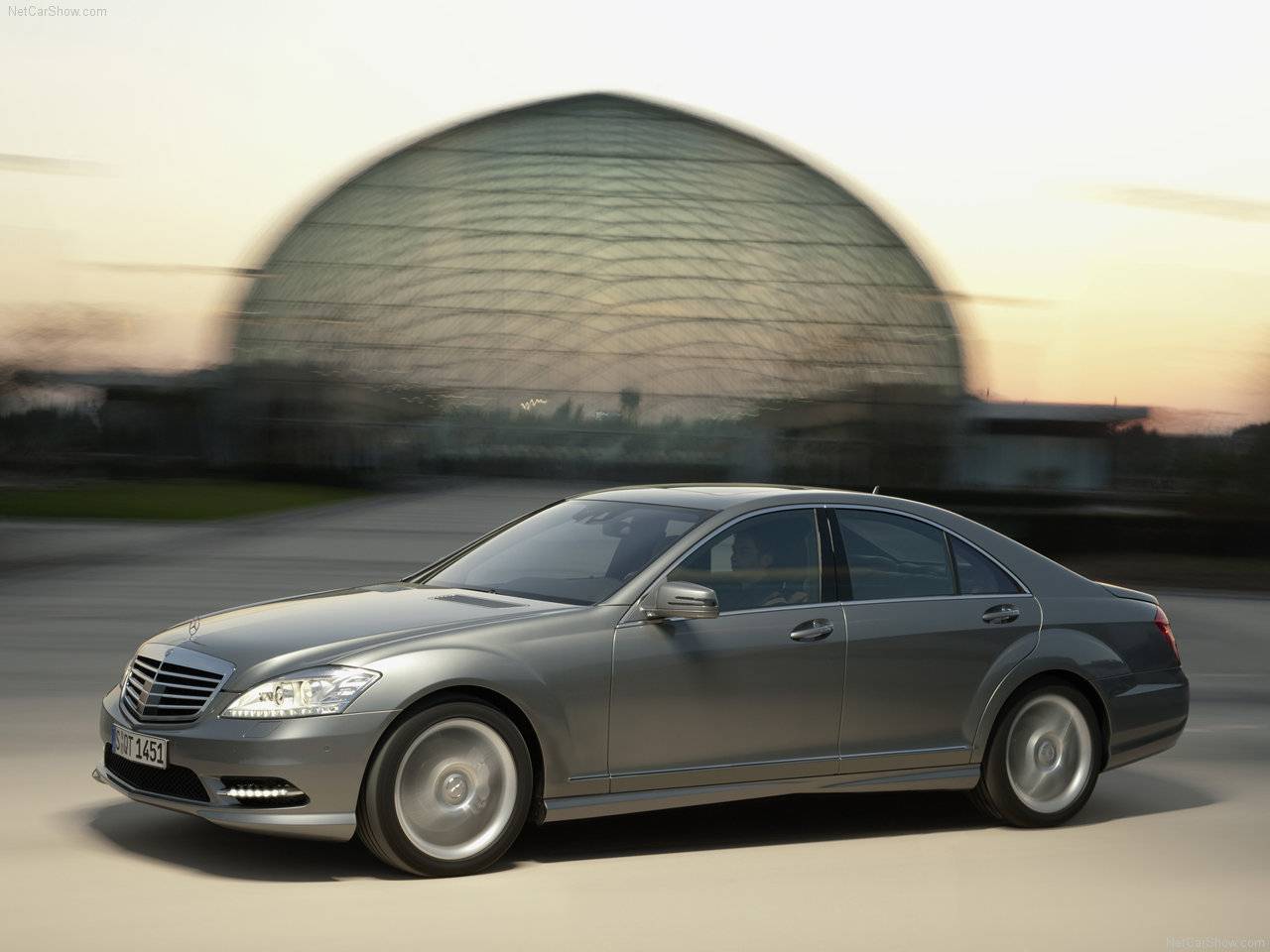 2560x1600 2010 Mercedes Benz S Class Sports Backgrounds
 Full Screen for Laptop and Mobile