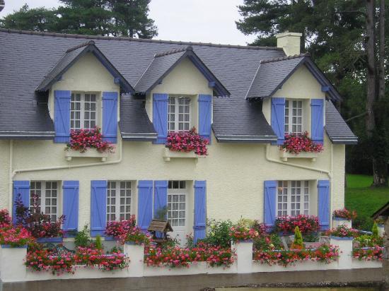 [front-of-la-maison-blanche.jpg]