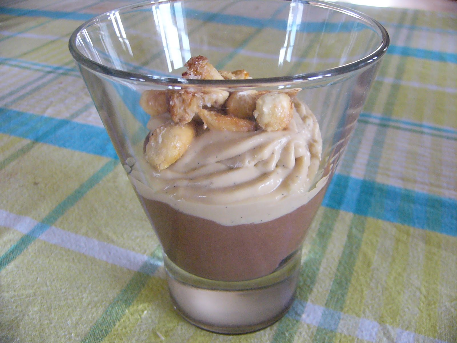 tomates-cerises-et-basilic-pots-de-cr-me-chocolat-au-lait-chantilly