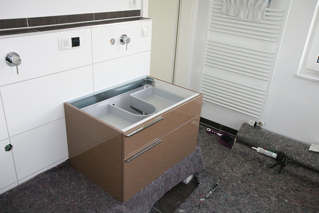 Von der Miete in die eigenen Wände: Möbel Elternbad Episode 4: Das