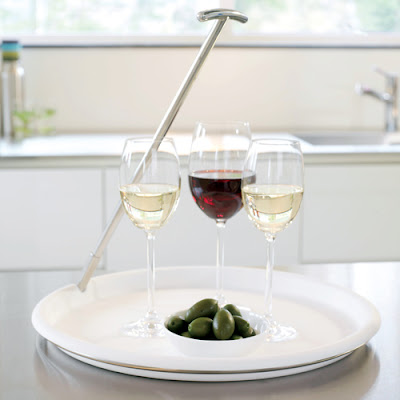 食貨集－傳遞「食文化」的美學概念: Royal VKB餐具－利用物理平衡的單手托盤serving tray