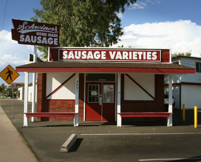 phoenix daily foto little house of sausages