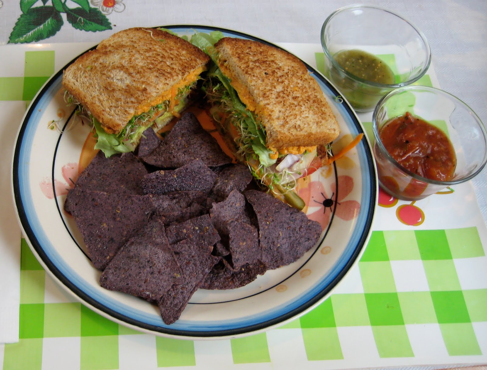 Cookin' in Coatepec Veggie sandwiches & blue corn chips