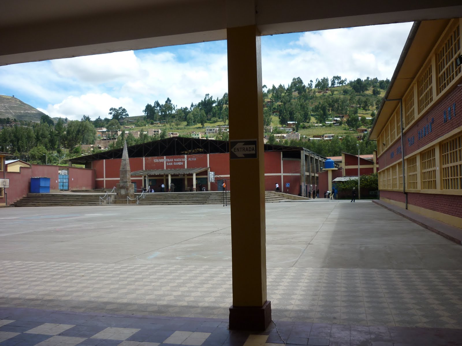 Imágenes Cajamarca Patio principal del colegio San Ramón