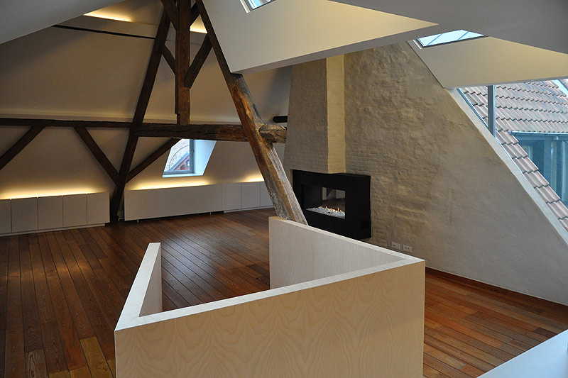 Casa y farmacia en el centro histórico de Brujas, por el estudio Room