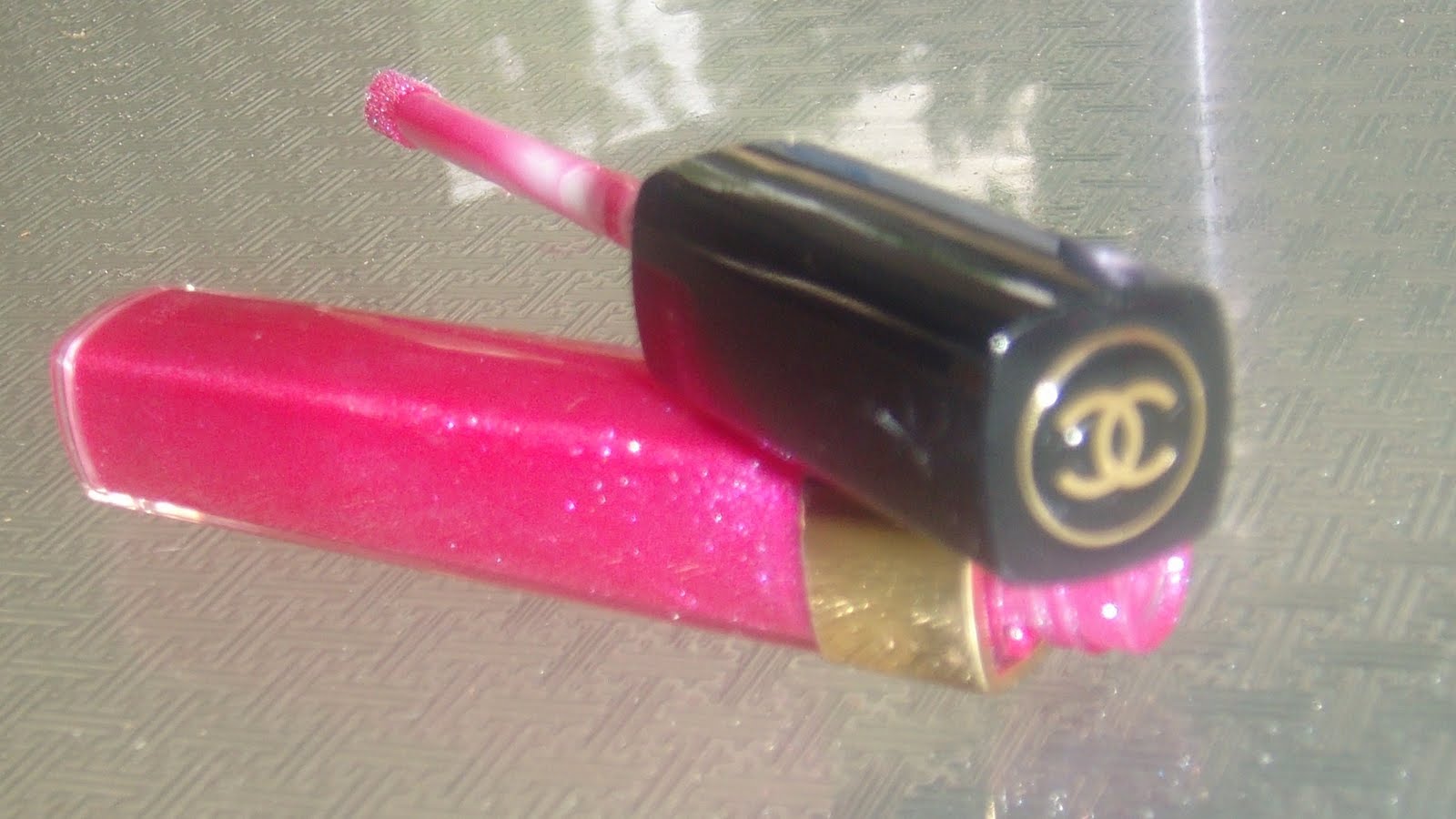 Chanel AMOUR Levres Scintillantes Glossimer Swatches and Review
