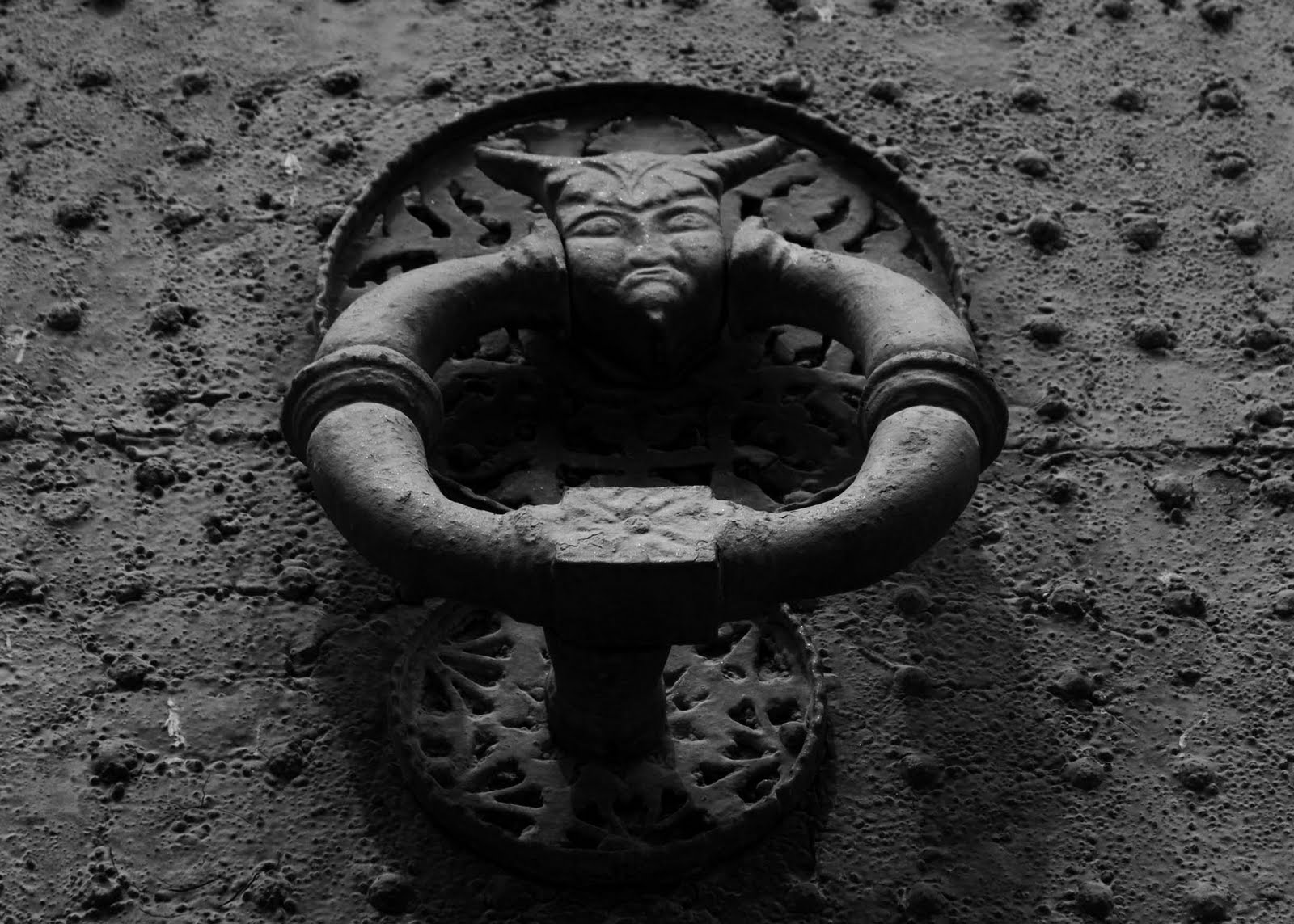 ALICIA ASUNCION: Aldaba, detalle puerta (Orihuela)