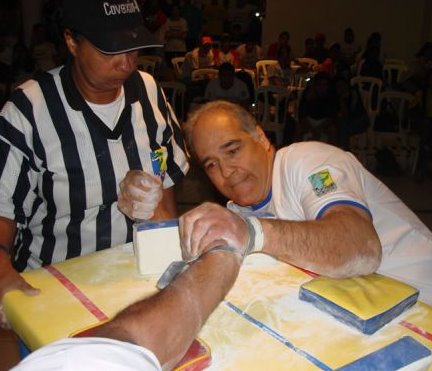 [luta+de+braÃ§o.bmp]