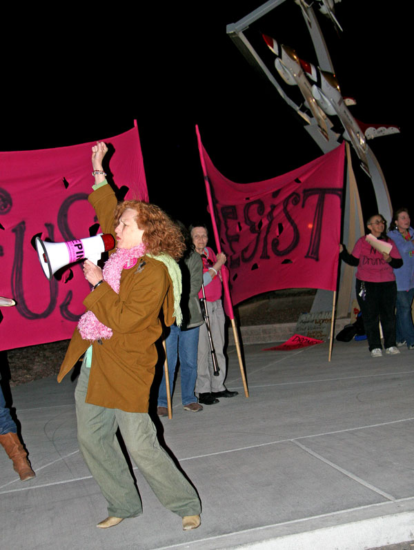 [nellis+singing.jpg]