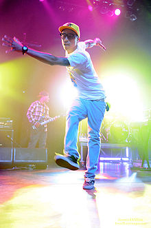 [Pharrell_performing_September_2008.jpg]