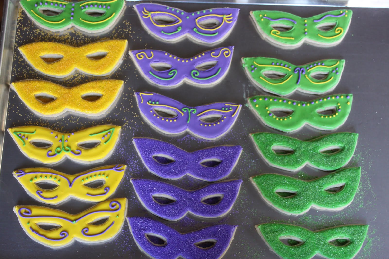 Crave. Indulge. Satisfy.: Mardi Gras Mask Cookies