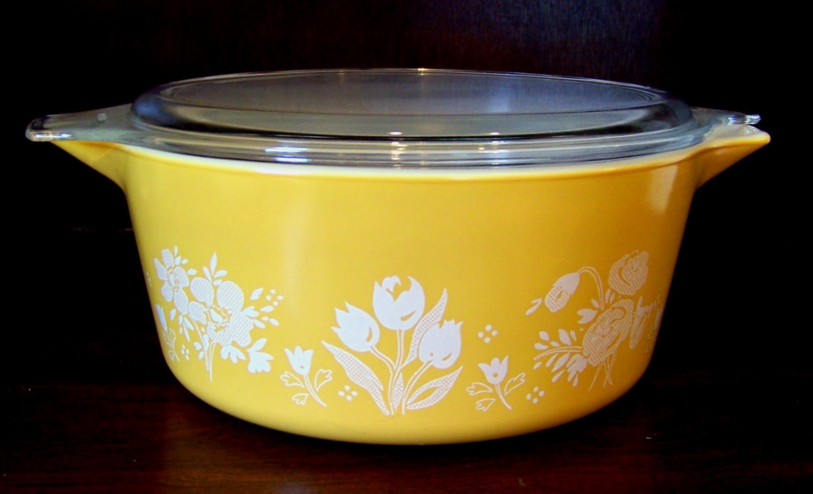 Retro Wednesday: pyrex and aprons