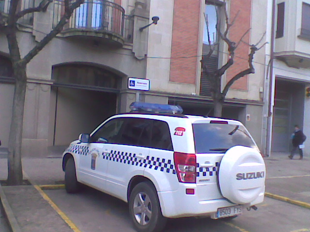 [Aparcamiento+minusvalidos.jpg]