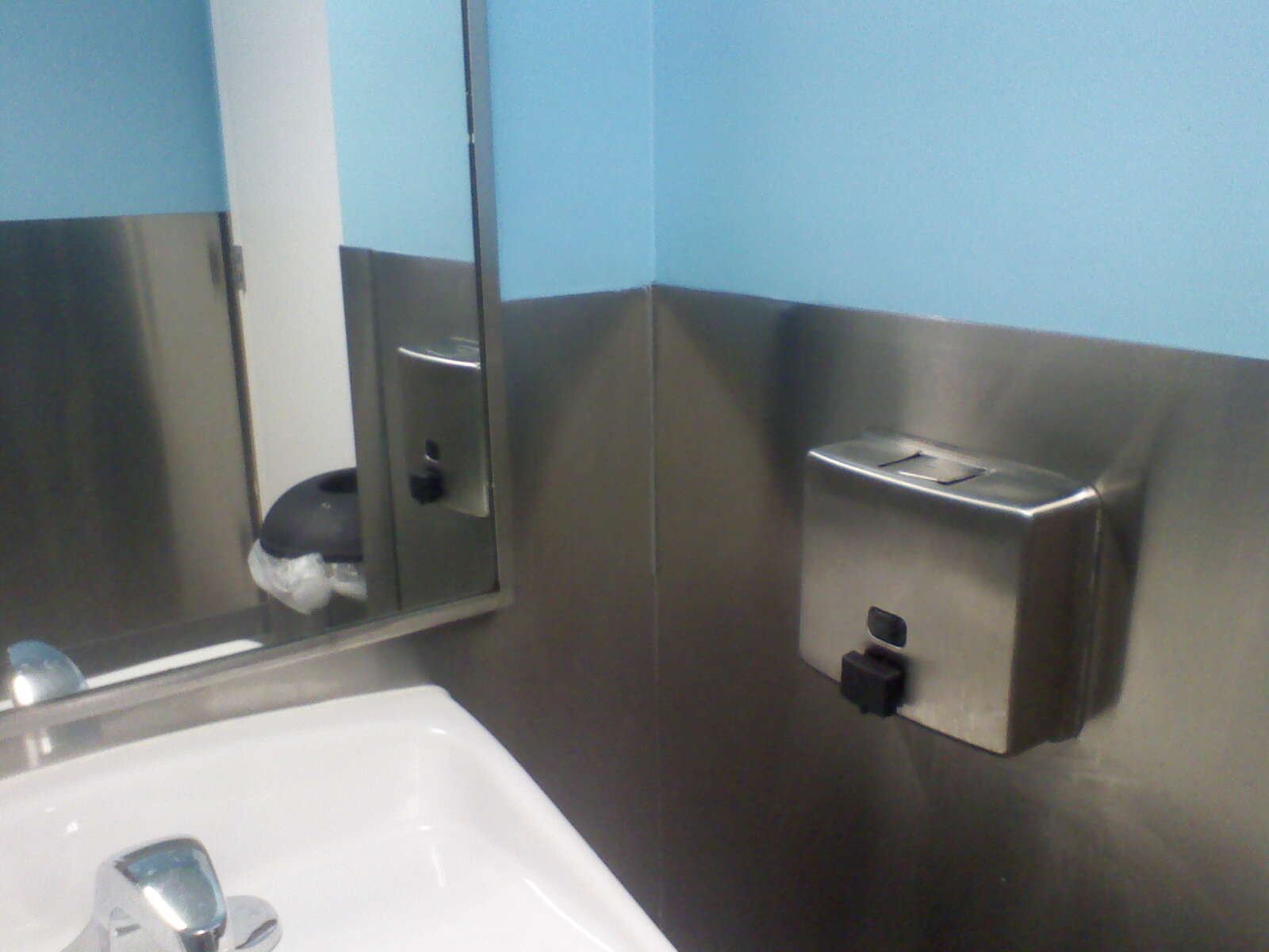living in a crazy beautiful world: OLD NAVY bathroom branding