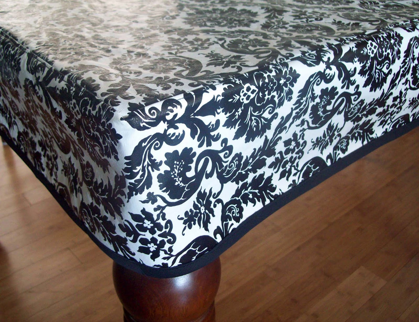 Fitted Vinyl Tablecloth 56