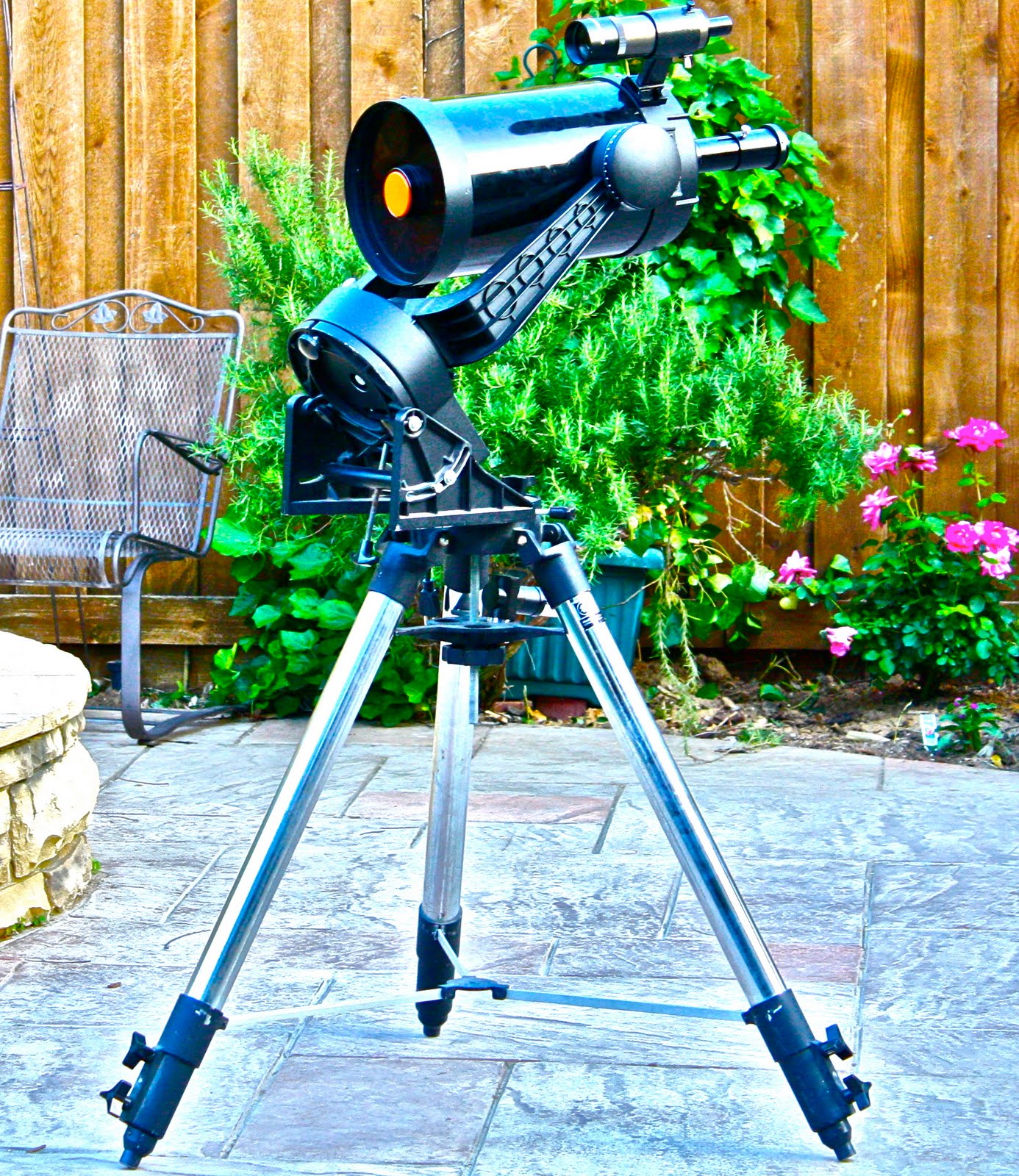 галилео галилей подзорная труба. телескоп рефрактор ньютона. первый телескоп галилея. телескоп 1608 года. зрительная труба 1608 галилей.