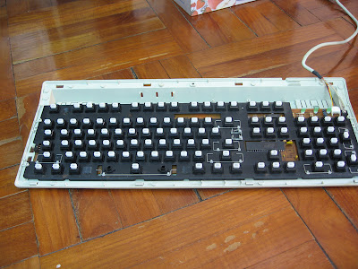 鍵盤拆下所有按鍵清潔後的模樣