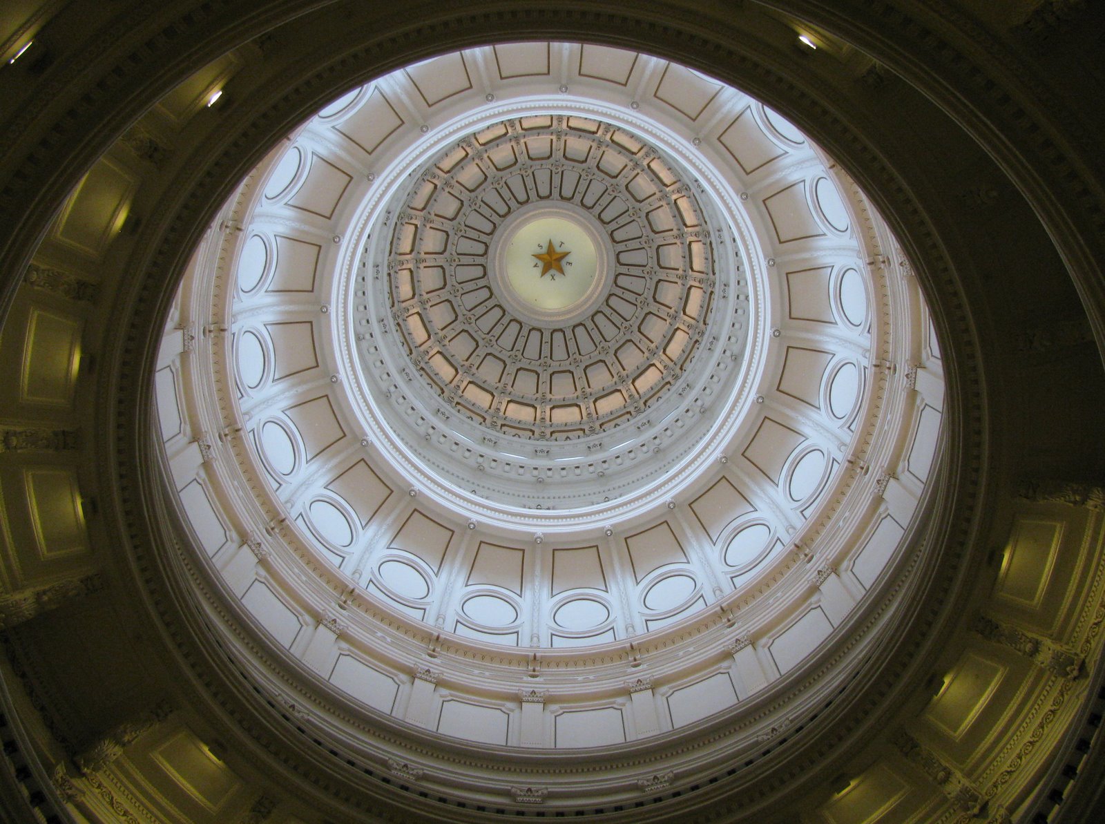 [capitol+dome+inside.JPG]