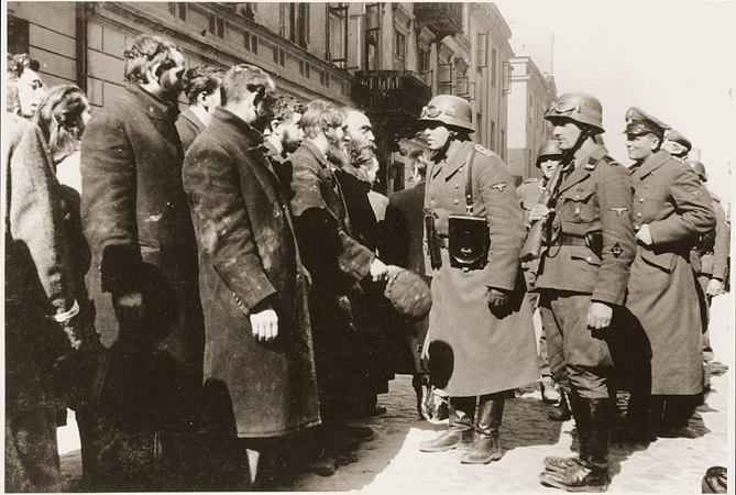 [Warsaw_Ghetto_Uprising_04.jpg]