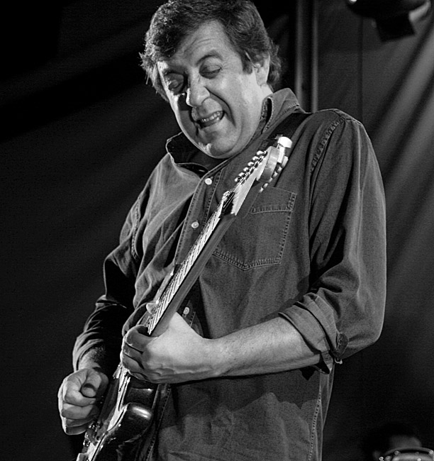 [0900_caras_3910m_bancas.jpg]