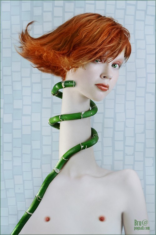 [strange-girls-516.jpg]
