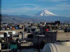 el popocatepetl al anocher con el sol poniente sobre sus laderas