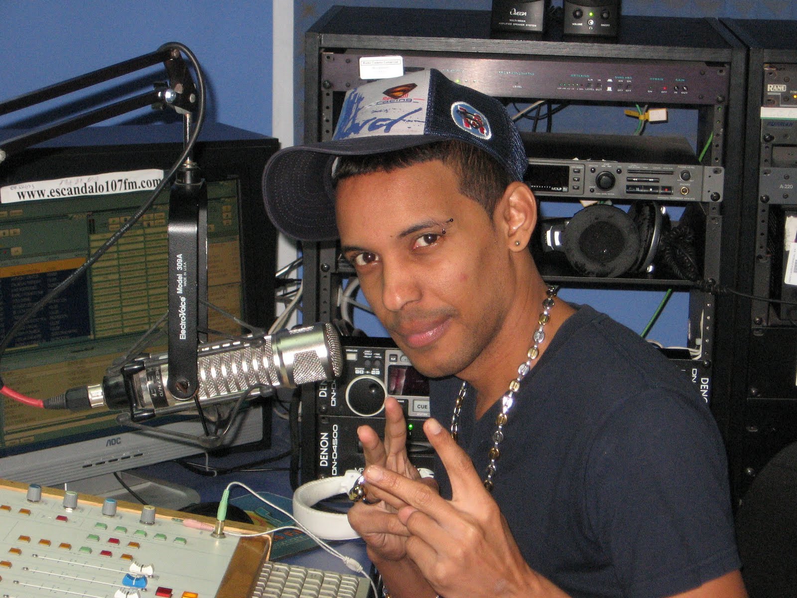 FELIX MORLA "EL MACHO" LOCUTOR ESTRELLA DE LAS ESTACIONES