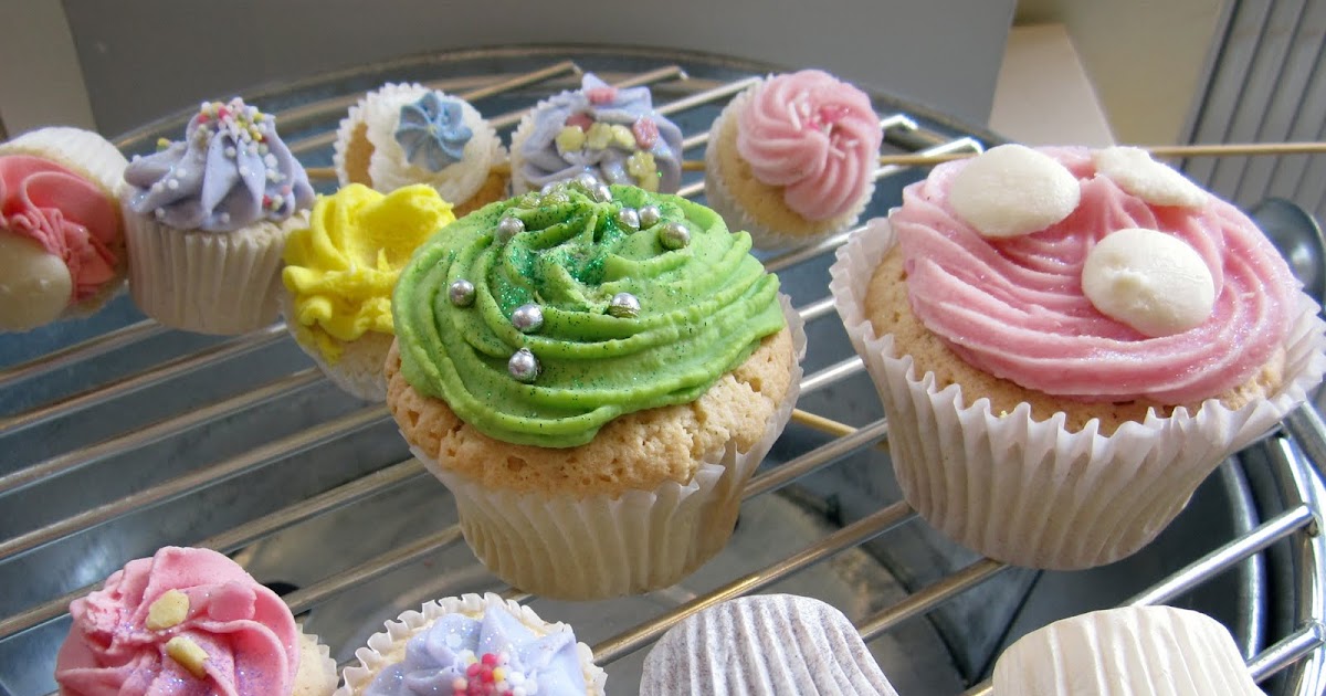Moments of Delight...Anne Reeves Visiting England Cupcakes at Treacle