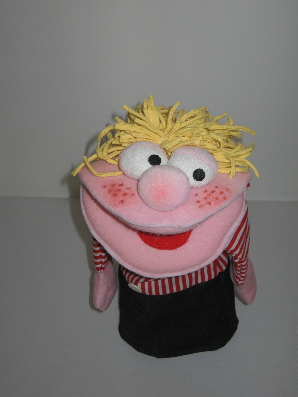 "La Chancleta Rota": Titeres de tela Especiales