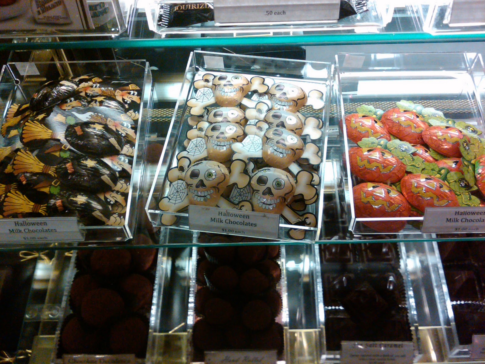 Dana Labels Halloween at Honolulu Chocolate Company