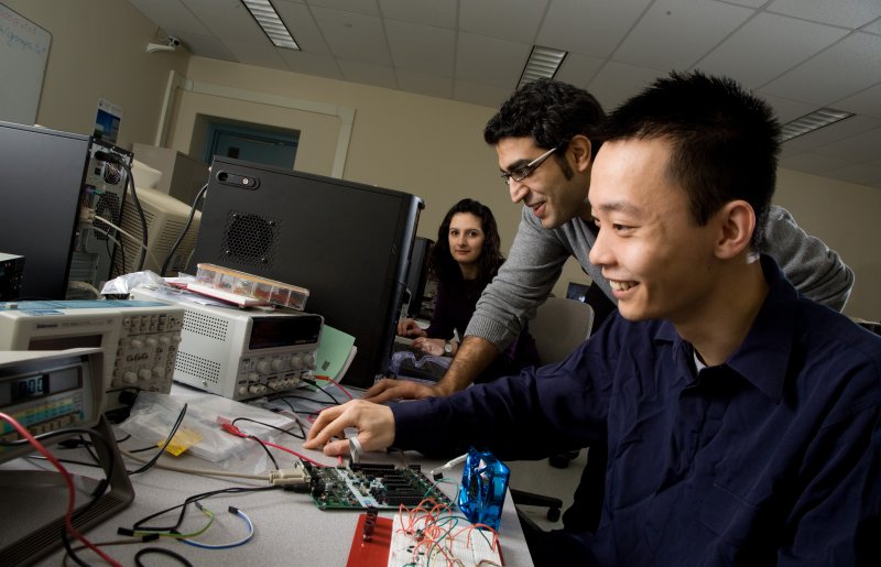 Разработка программного обеспечения. Average salary in germany. Профессия айтишник. Айтишник. Software engineer 2.