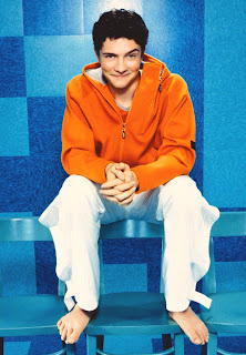 Male Beauty Exposed: Topher Grace Barefoot