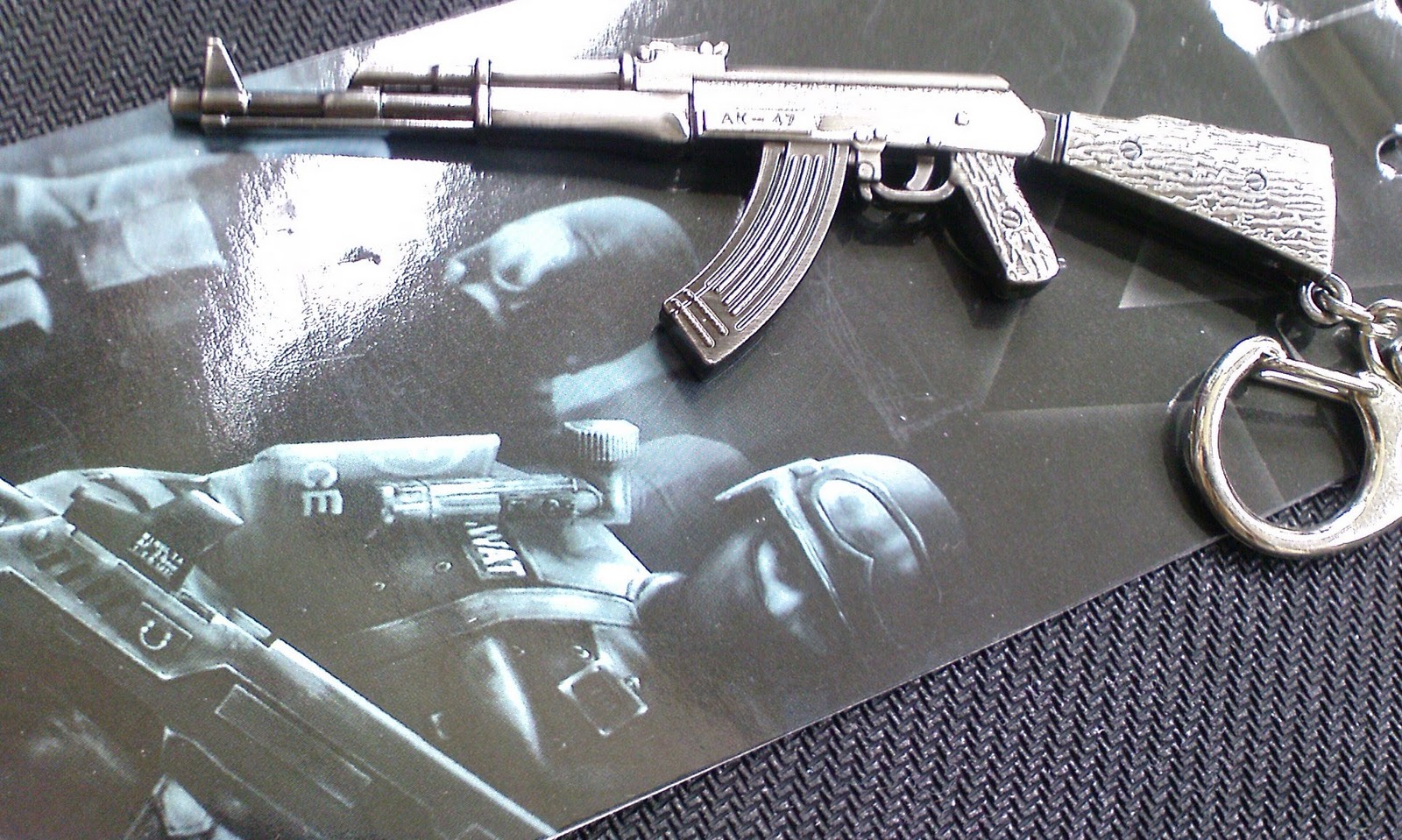 Never Say Never.: Metal Miniature Gun Keychain (Imported from JAPAN)