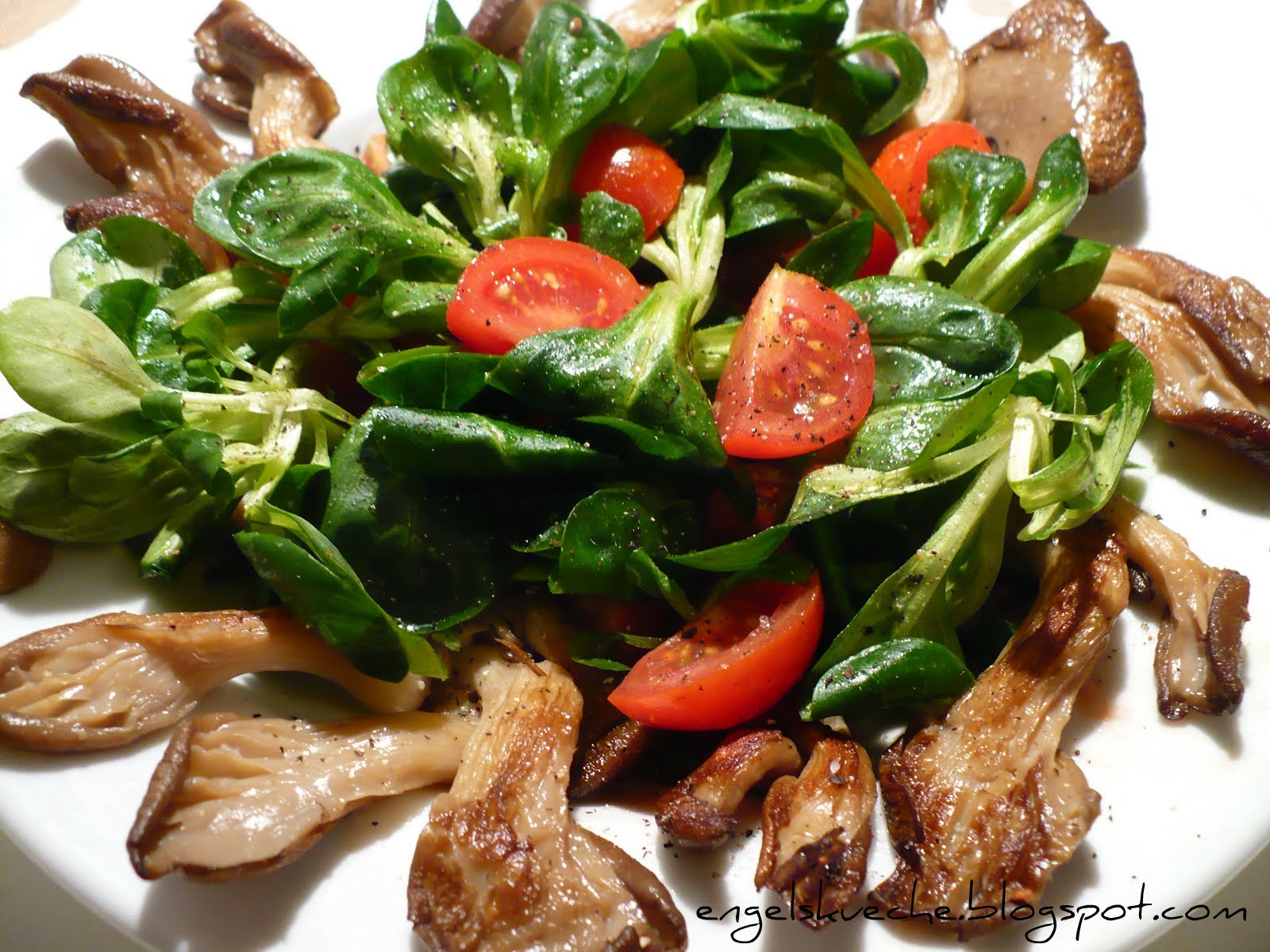 Essen aus Engelchens Küche: Feldsalat mit gebratenen Austernpilzen