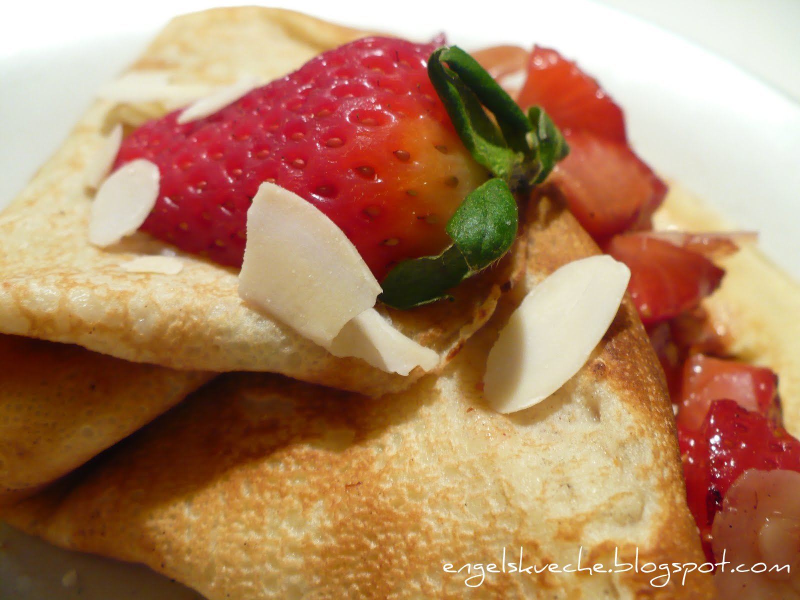 Essen aus Engelchens Küche: Pfannkuchen mit flambierten Erdbeeren