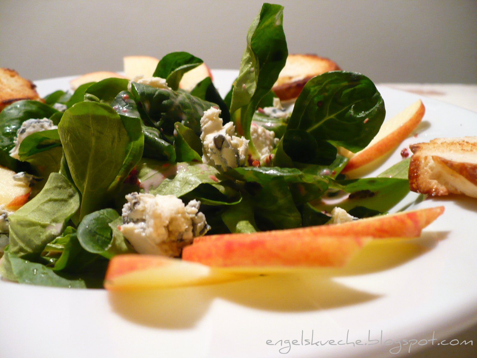 Essen aus Engelchens Küche: Feldsalat mit Apfelspalten ...