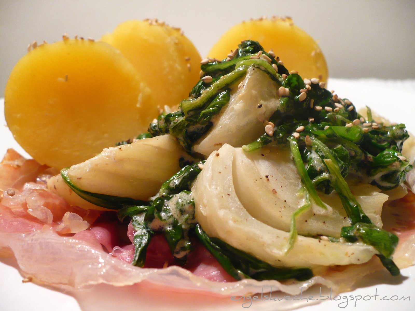 Essen aus Engelchens Küche: Blattspinat-Fenchel-Gemüse auf rohem ...