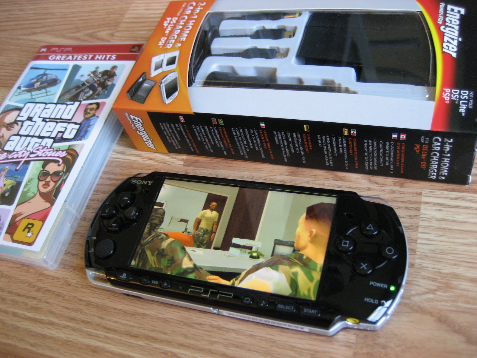 noboxtospeakof ( no box to speak of ) Sony PSP 3001 w/ 4GB Memory Stick & Grand Theft Auto Game