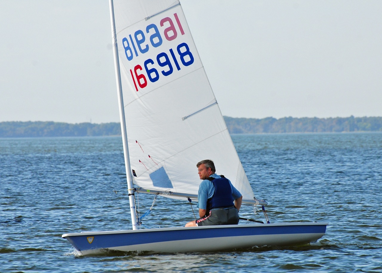 How to Sail the Laser LASERS SAIL EARLY