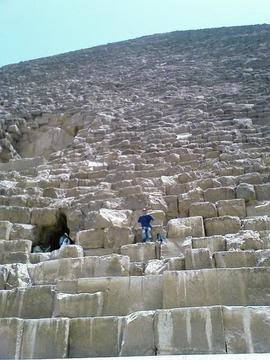 [Close-Up-of-Great-Pyramid_photo_medium.jpg]