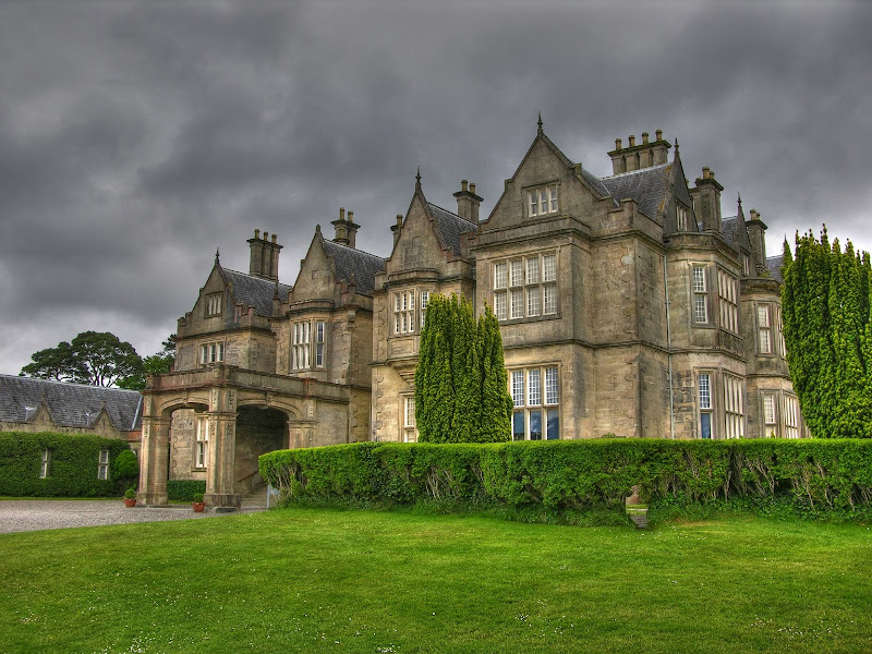 Killarney ulusal parkı içinde yer alan Muckross evi. 18 yüzyıldan