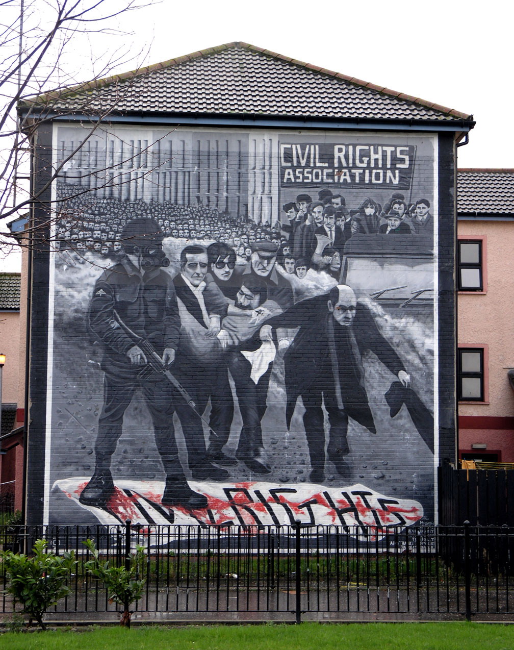 [Bloody_Sunday_Mural_Bogside_2004_SMC.jpg]