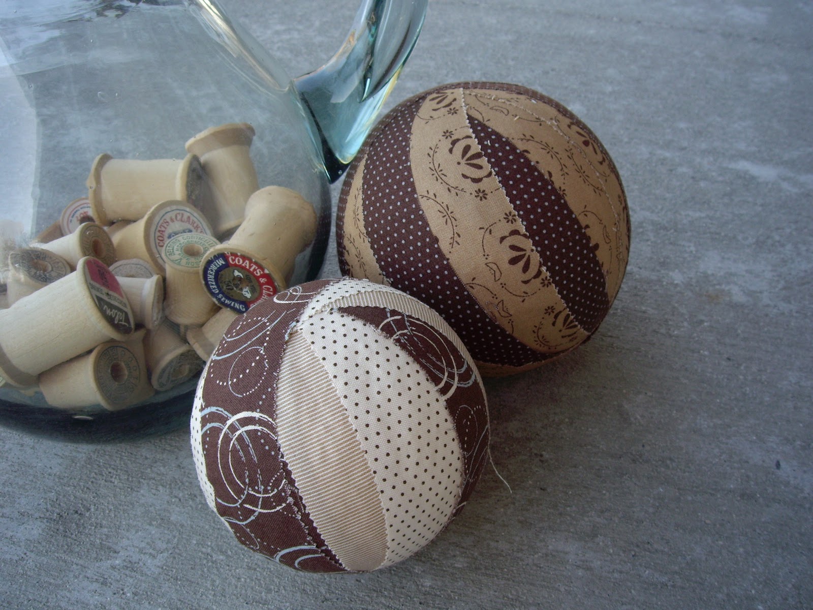 Material Girls Quilts fabric decor balls tutorial